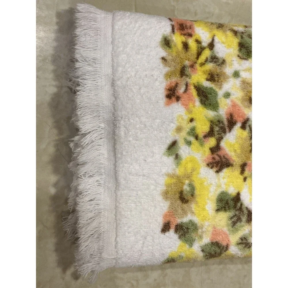 Vtg 70s Springmaid Bath Towel Floral Fringe 100% Cotton USA Made EUC